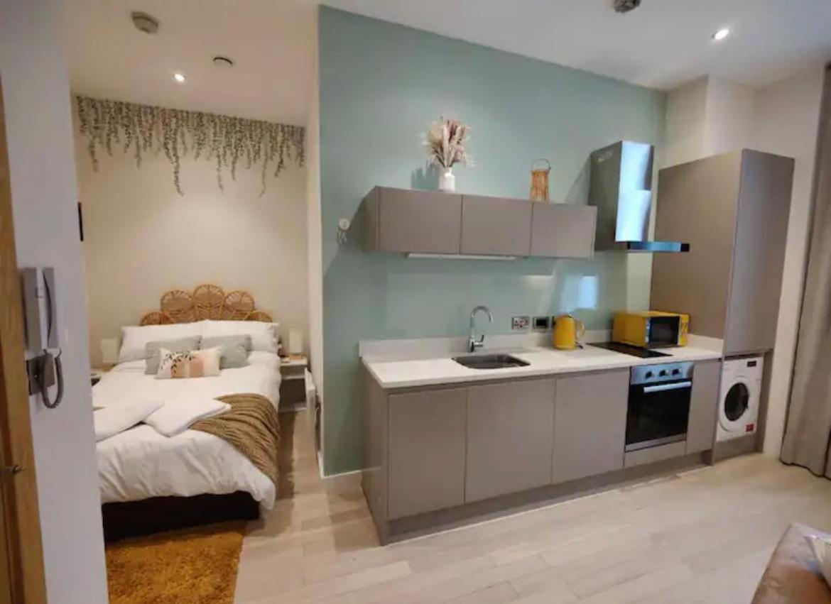 Liverpool Gem: Cozy Studio Retreat מראה חיצוני תמונה